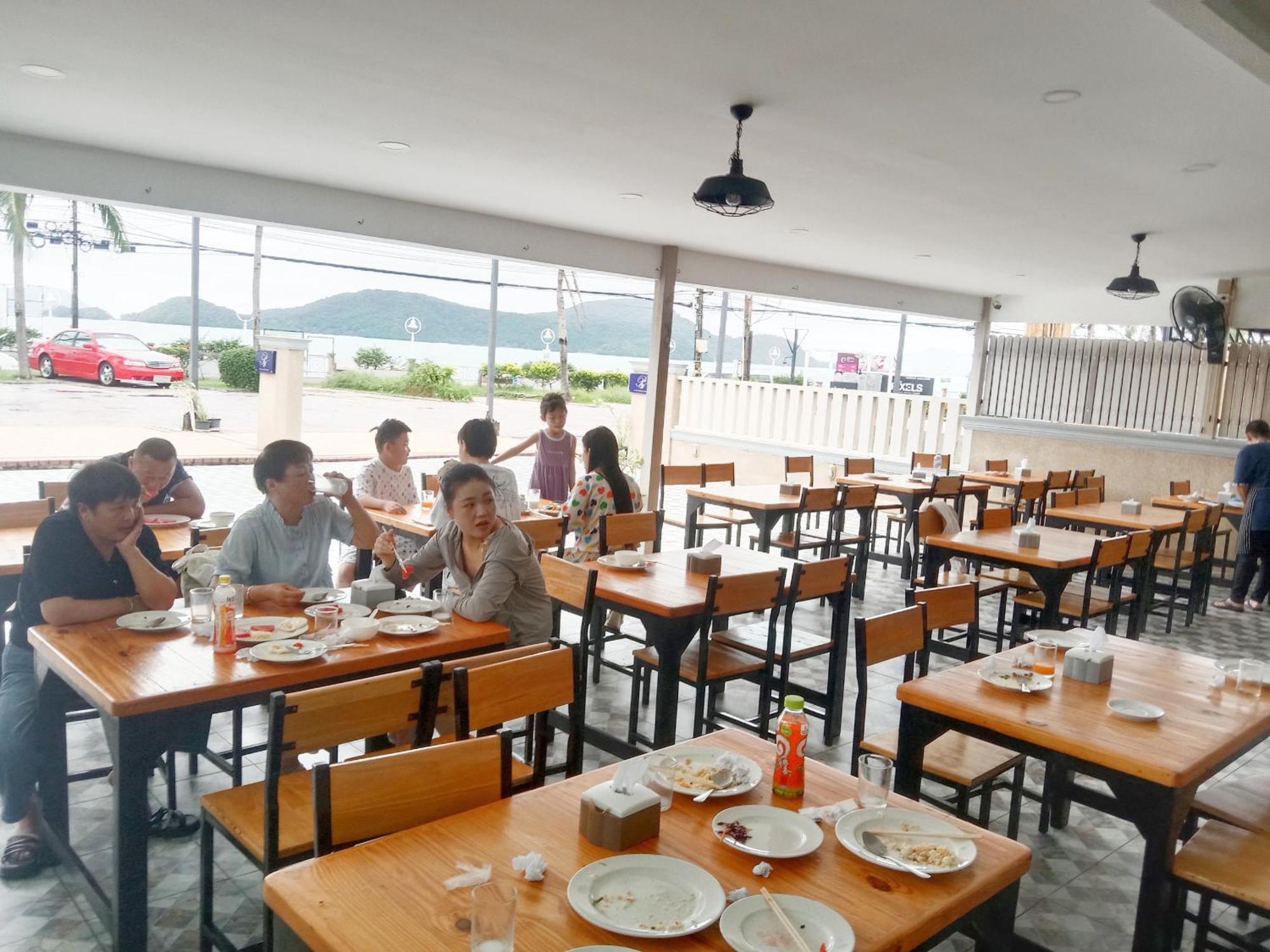 酒店 Panwa Side Beachfront 4*